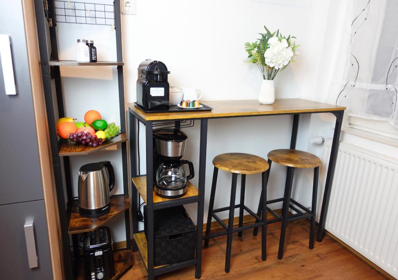 Living La Christal Mit Workspace & Games
